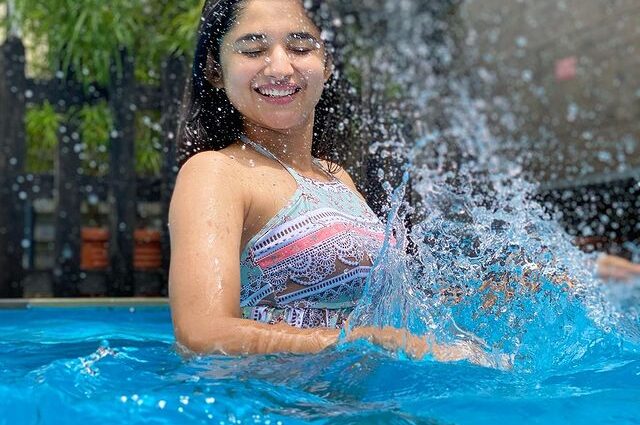Guddan fame Kanika Mann spotted having fun in the pool 01